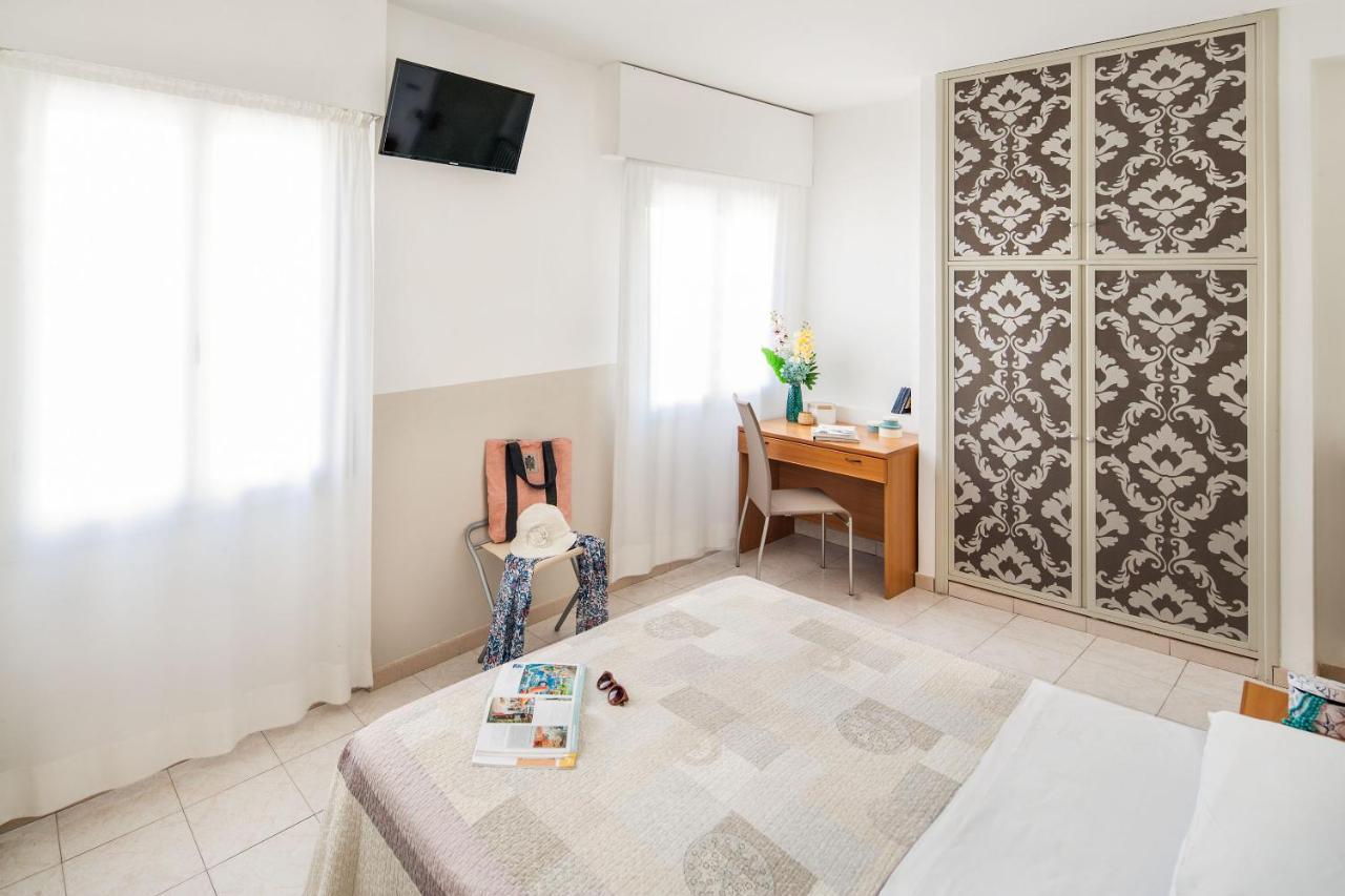 Hotel Virginia Diano Marina Extérieur photo