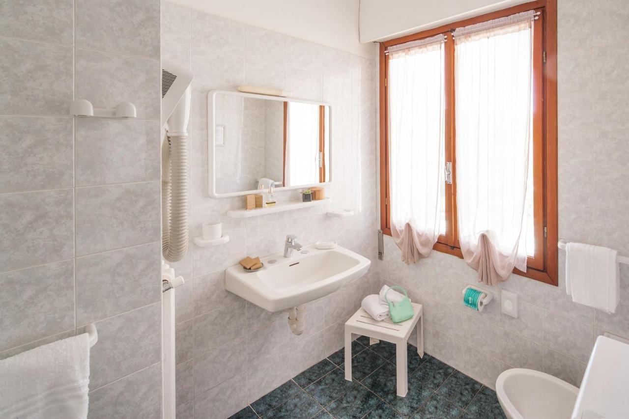 Hotel Virginia Diano Marina Extérieur photo