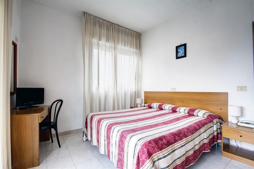 Hotel Virginia Diano Marina Extérieur photo