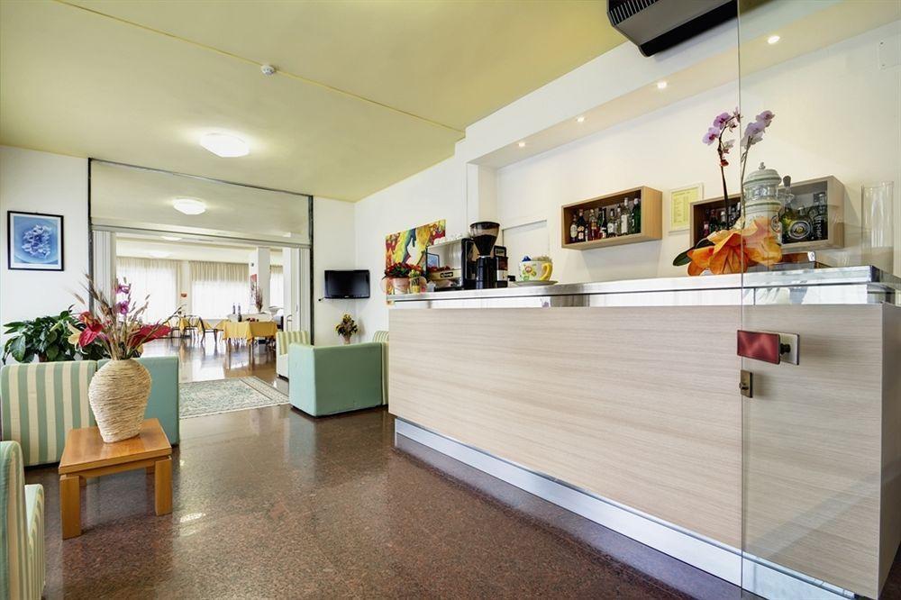 Hotel Virginia Diano Marina Extérieur photo