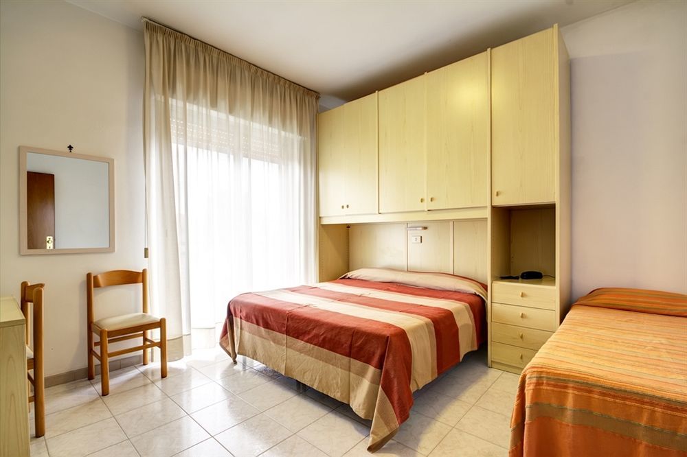 Hotel Virginia Diano Marina Extérieur photo