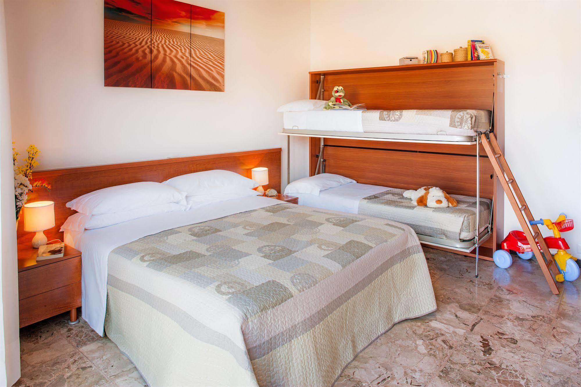 Hotel Virginia Diano Marina Extérieur photo