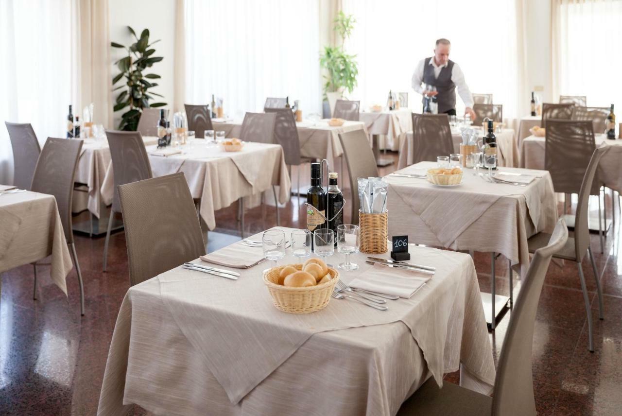Hotel Virginia Diano Marina Extérieur photo