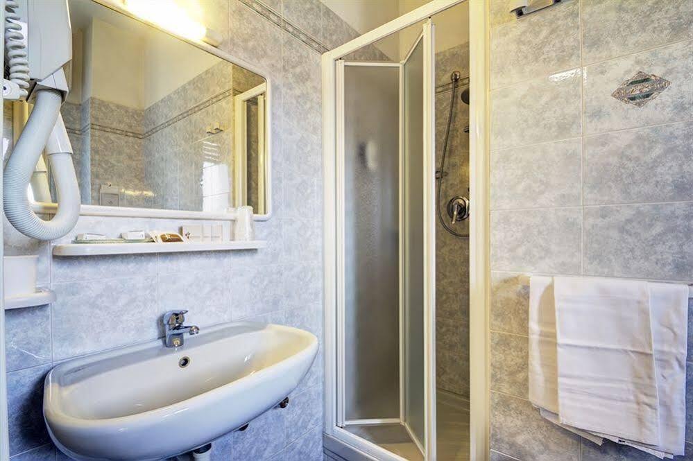 Hotel Virginia Diano Marina Extérieur photo