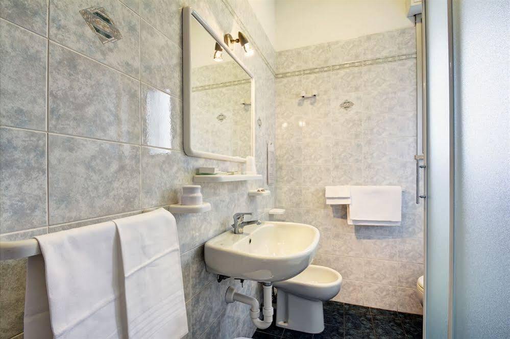 Hotel Virginia Diano Marina Extérieur photo